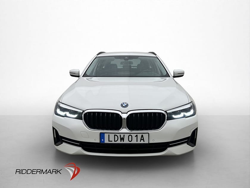Bild 2 av BMW 530e xDrive Touring 292hk MOMS Cockpit Kamera Drag Läder Navi