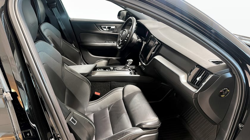 Bild 3 av Volvo V60 R-Design Backkamera Navi Skinn 3,95% räntekampanj
