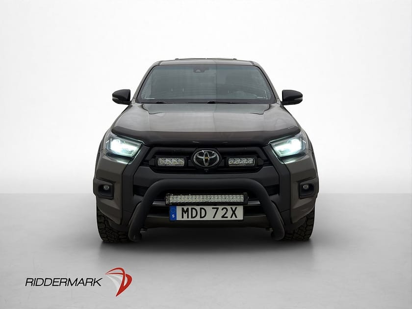 Bild 5 av Toyota Hilux Dubbelhytt Invincible 2.8 4WD Värmare Drag JBL Skinn Moms