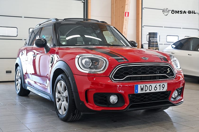 Bild 3 av MINI Countryman Cooper SE ALL4 John Works Panorama H/K Skinn