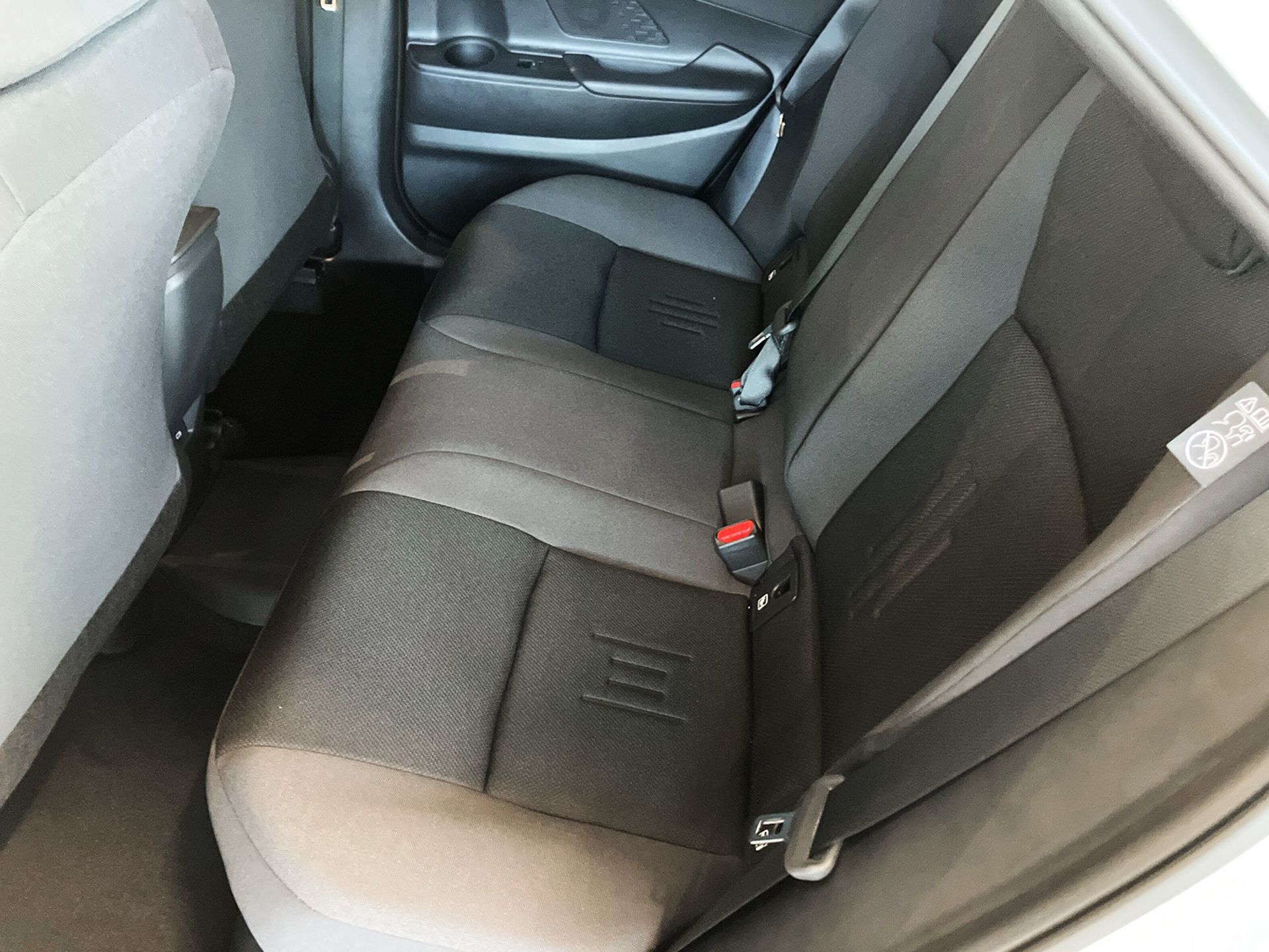 Toyota C-HR 2.0 Laddhybrid (223hk) Aut 2025, bild 7/10