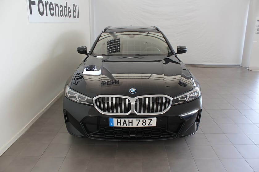Bild 2 av BMW 330e Touring 4,95 ränta M Sport Drag Rattvärme Park Assist