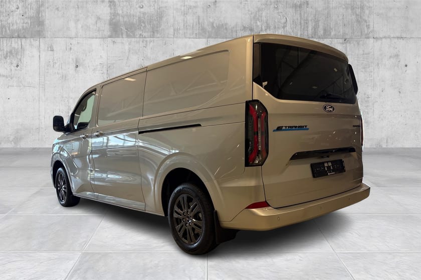 Bilde 3 av Ford E-Transit Custom 340 218HP LTD L2 Krok/Navi/2Xskyvedør/Takstativ/ACC ++