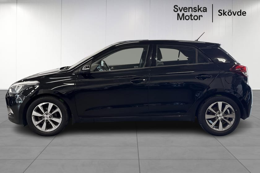 Bild 2 av Hyundai i20 Premium 1.4 100Hk Automat Sommar & Vinterhjul på Alufälg | Endast 9 308 mil
