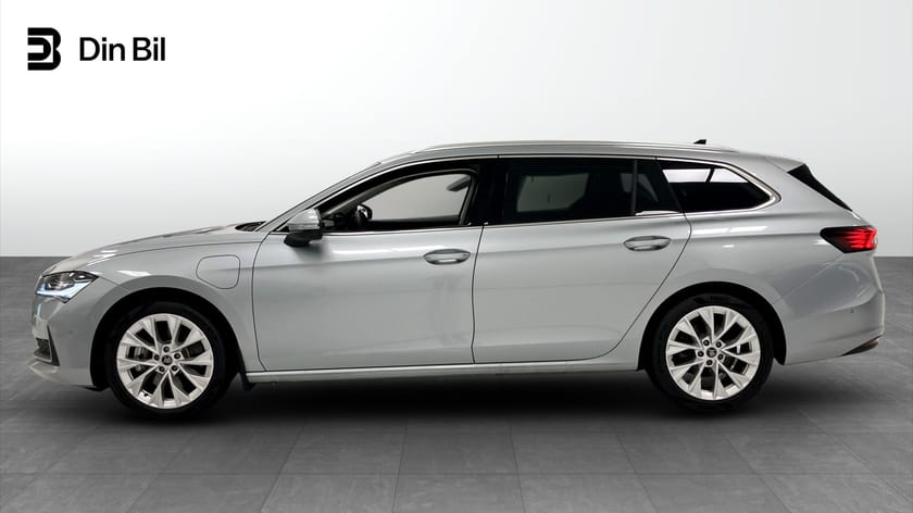 Bild 2 av Škoda Superb iV Kombi SelectionCOMBI 1,5 TSI 204 Hk 6 vxl DSG
