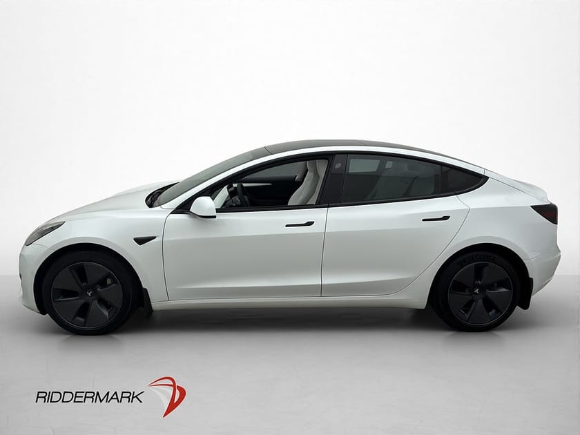 Bild 3 av Tesla Model 3 Standard Range 283hk Ljus interör Pano AP
