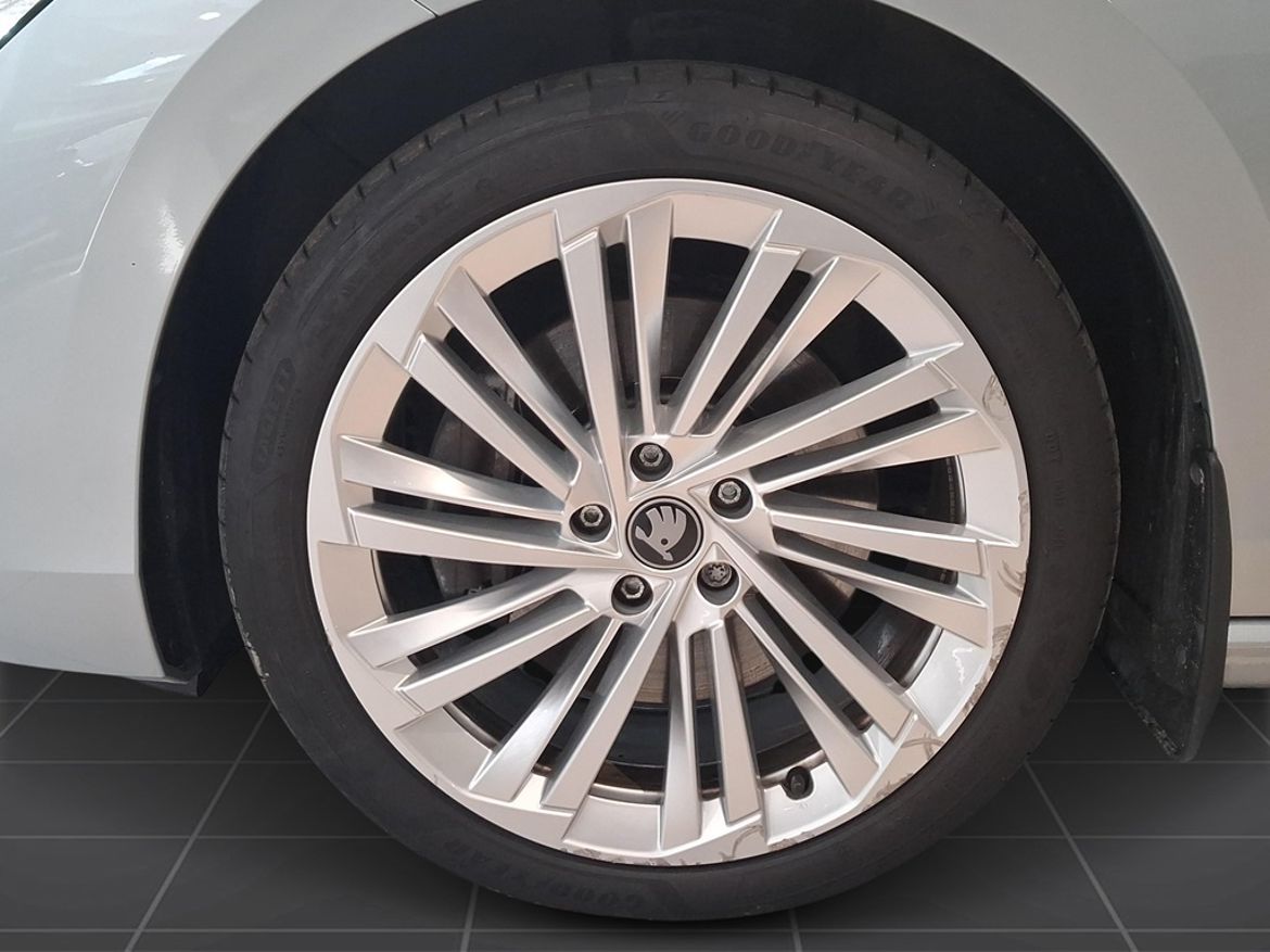 Škoda Škoda Superb Kombi — bild 9