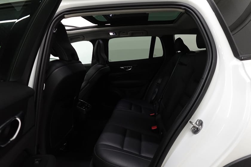 Bild 5 av Volvo V60 Cross Country B4 AWD Advpro Skinn Drag Pano D-Värme 360° H/K MOMS Nav