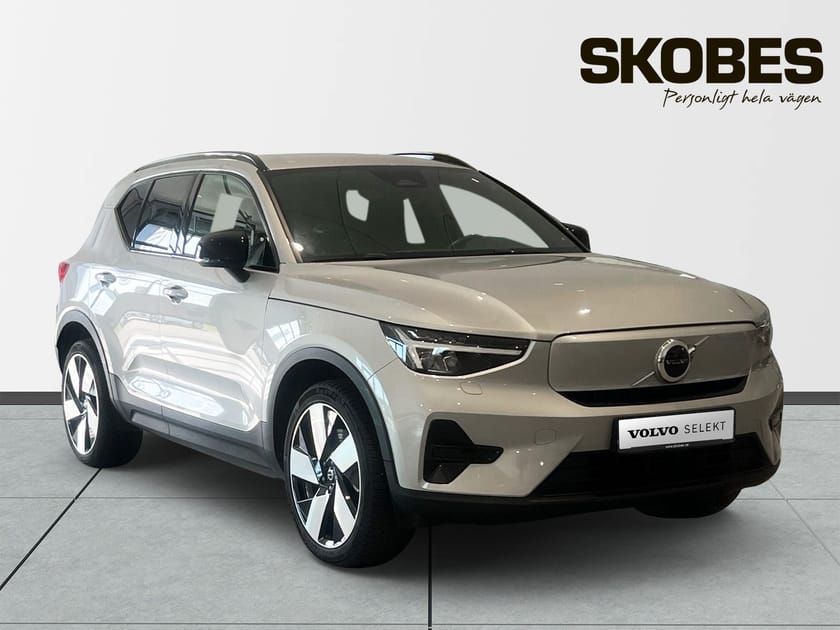 Bild 1 av Volvo XC40 Recharge Core Edition/20"/Tonade rutor