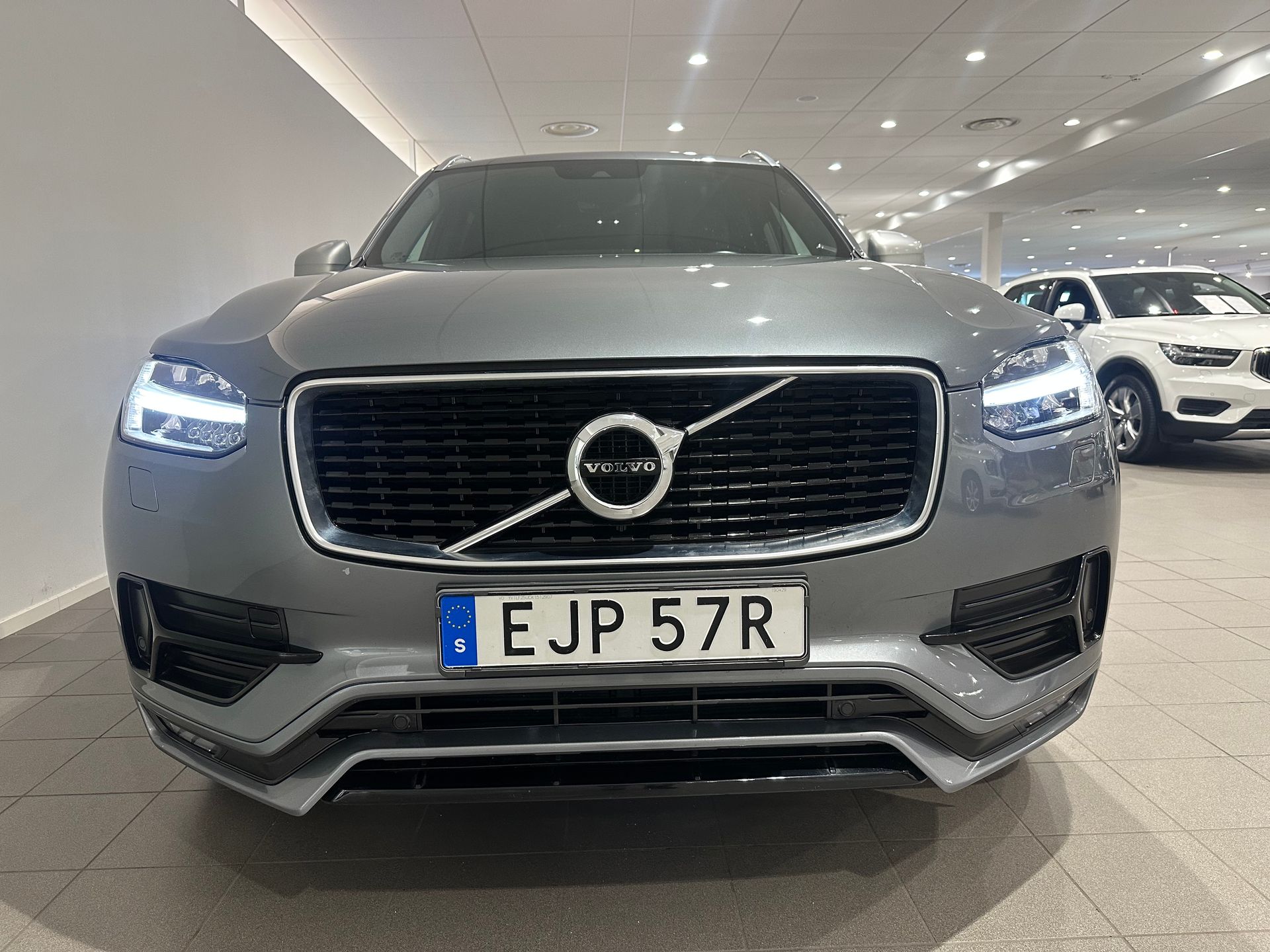 Volvo XC90 T5 AWD R-Design 7-säten 2019, photo 2/10