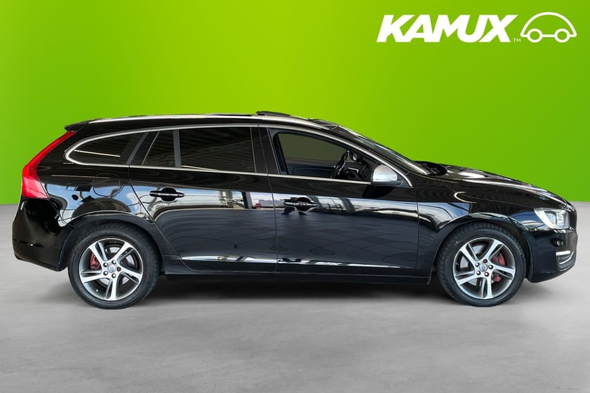 Bild 2 av Volvo V60 D4 AWD Summum 181hk Navi Drag Nyserv Taklucka Skinn
