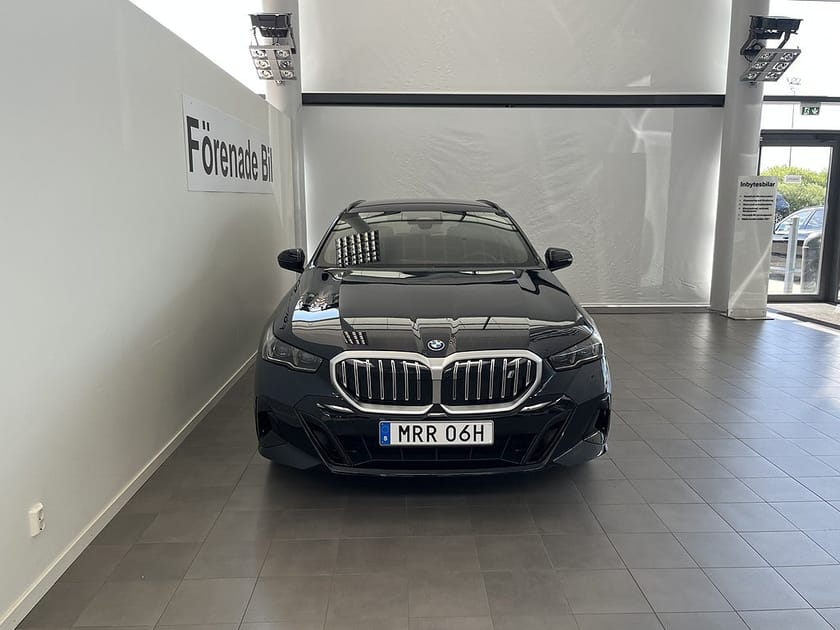 Bild 2 av BMW i5 xDrive40 Touring xDrive M Sport Comfort Access Drag Rattvärme