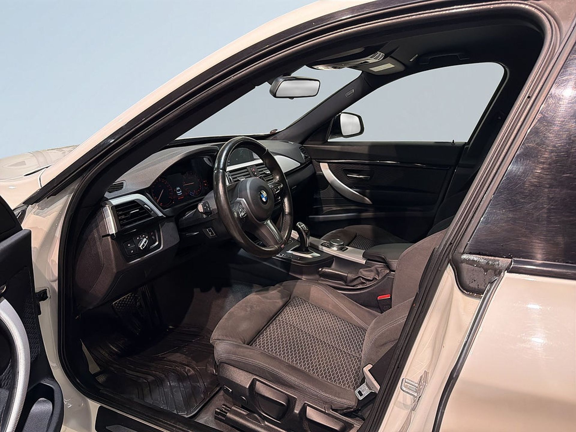 BMW 330 2018, kuva 7/10