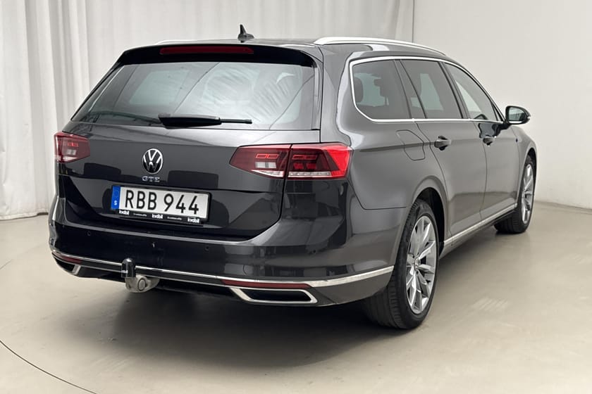 Bild 3 av Volkswagen Passat Sportscombi GTE (218hk) Dragpaket Cockpit