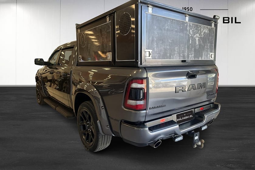 Bild 3 av RAM 1500 Crew Cab 5.7 V8 HEMI Flex Fuel 4x4 NIGHT Hundkåpa