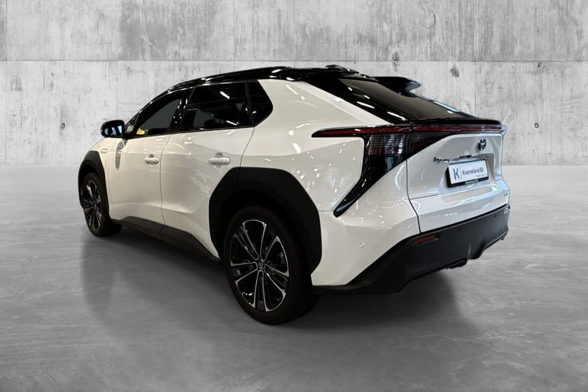 Bilde 3 av Toyota bZ4X AWD Executive Bitone, Topputsyrt, Krok, JBL, Soltak++