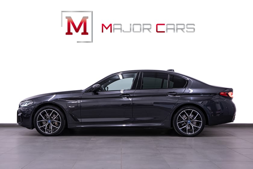 Bild 3 av BMW 530e xDrive Sedan M Sport Innovation H/K Komfstol HuD Drag 292hk