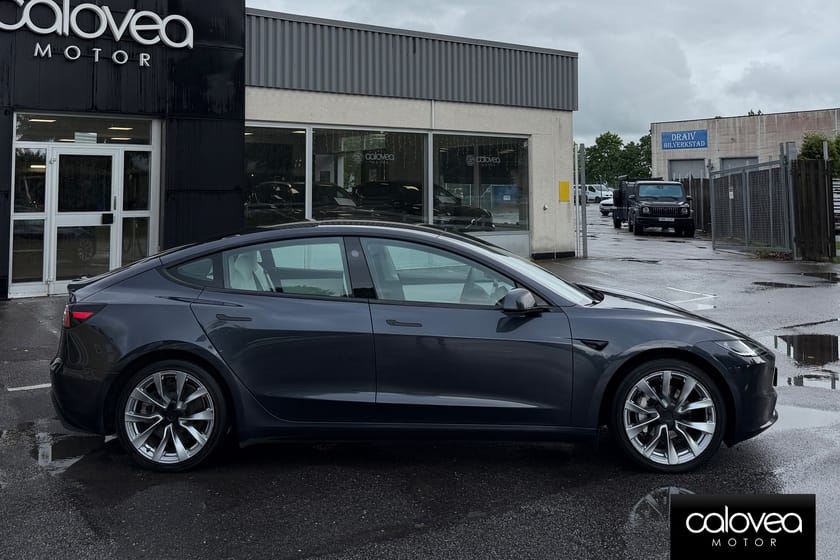 Bild 2 av Tesla Model 3 Long Range AWD Dual Motor 400hk - Highland | Vit interiör