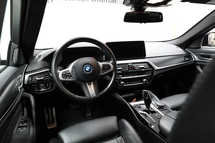 Bild 3 av BMW 530e xDrive Touring M Sport/ Komfortstolar/ HarmanKardon