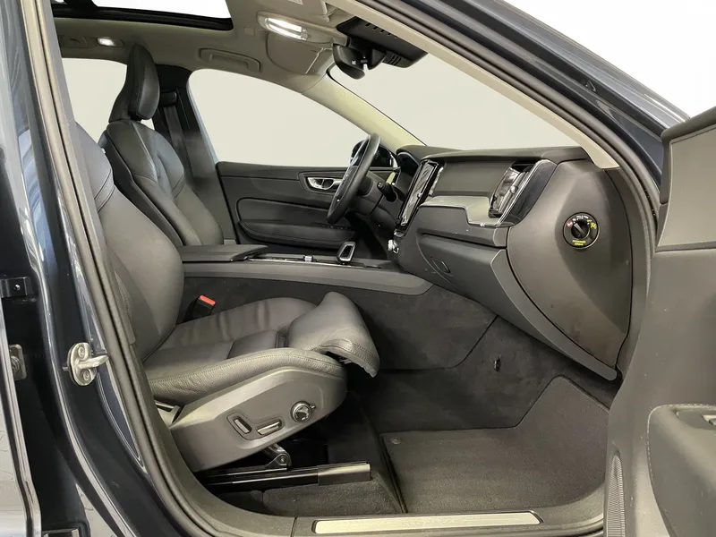 Bild 17 av 20 – Volvo XC60 Recharge T6 II Plus Dark Edition.