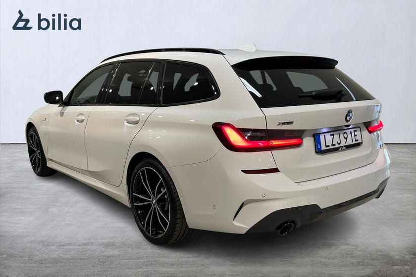 Bild 2 av BMW 330e xDrive Touring M-Sport / HUD / Driving Prof / Laser / Drag