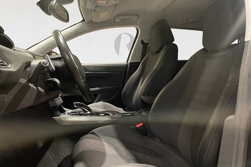 Bild 3 av Peugeot 308 SW 1.2 PureTech 131 HK AUT ALLURE M&K KAMREM BYTT 16"