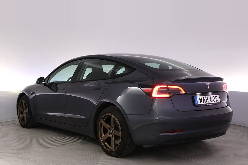 Bild 4 av Tesla Model 3 Long Range AWD Refresh Autopilot Panorama