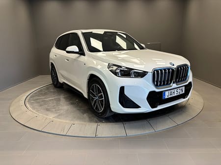 BMW iX1 xDrive30 M Sport, Harman Kardon, Panoramatak