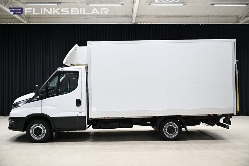 Bild 2 av Iveco Daily 35-140 Chassi Cab 136HK Automat|Volymskåp|BG-Lyft|Sidodörr|Backkamera