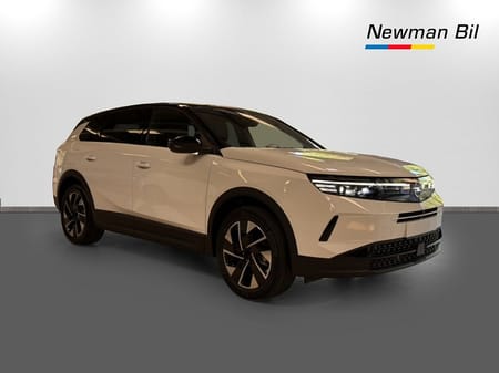 Opel Grandland Hybrid GS Panorama Focal hifi Dragkrok Skinn FABRIKSNY