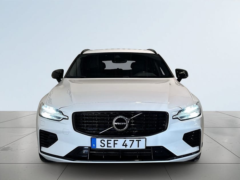 Bild 2 av Volvo V60 Recharge T6 AWD R-Design Drag Pvärm Skinn Kamera SoV
