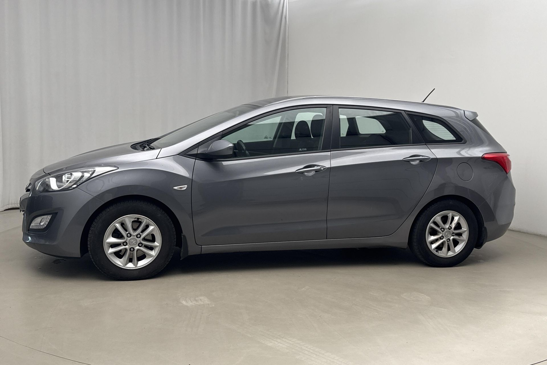Hyundai i30 Kombi 1.6 GDI 2014, kuva 2/10