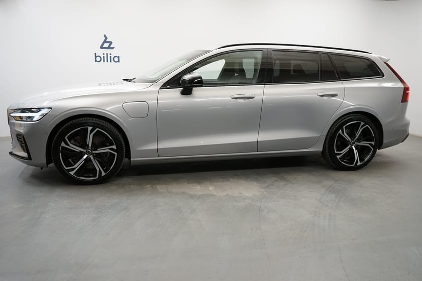 Bild 2 av Volvo V60 Recharge T8 Ultimate Dark Edition, Taklucka, Dragkrok, Navigation, Head Up Display