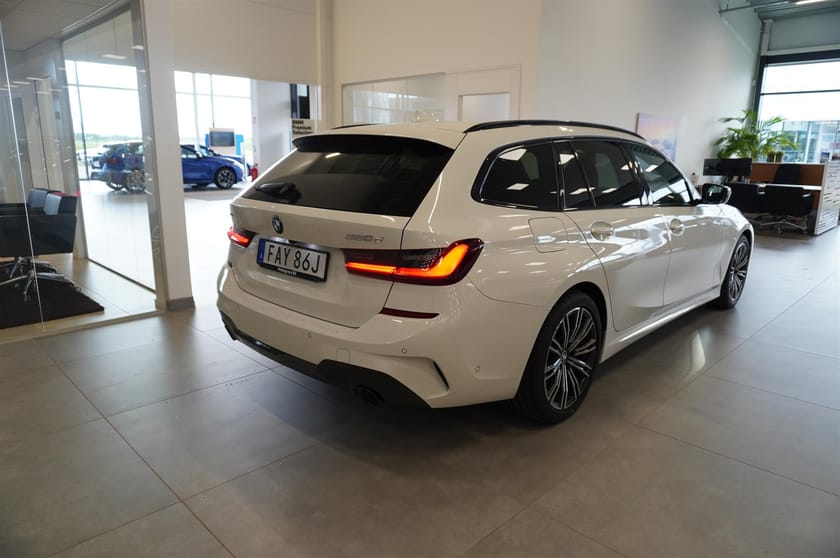 Bild 5 av BMW 320d xDrive Touring M-Sport Navi Drag Adaptiv F Backkamera HiFi Rattvärme