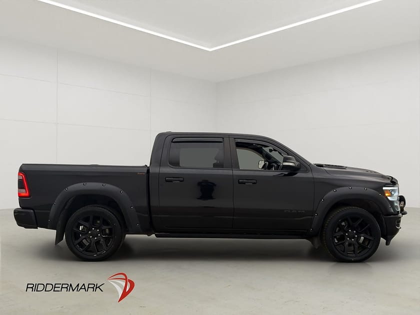 Bild 2 av RAM 1500 Crew Cab Dodge Laramie Night 5.7 4x4 Drag Luft H/K Pano Moms