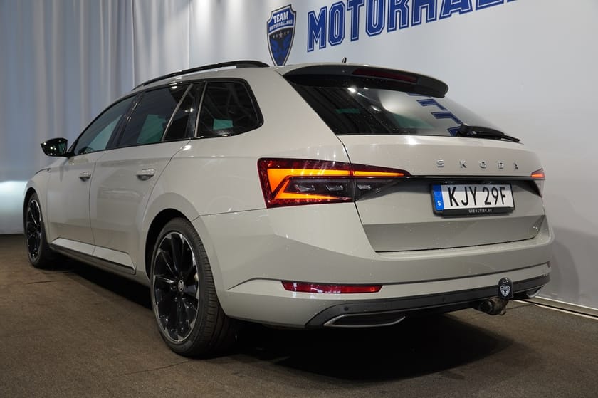 Bild 3 av Škoda Superb Kombi 2.0 4x4 Sportline - Drag, Värmare, Kamera, Canton