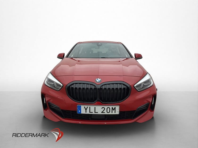 Bild 2 av BMW 118i M Sport Cockpit HiFi M-Värmare Navi Ambient CarPlay