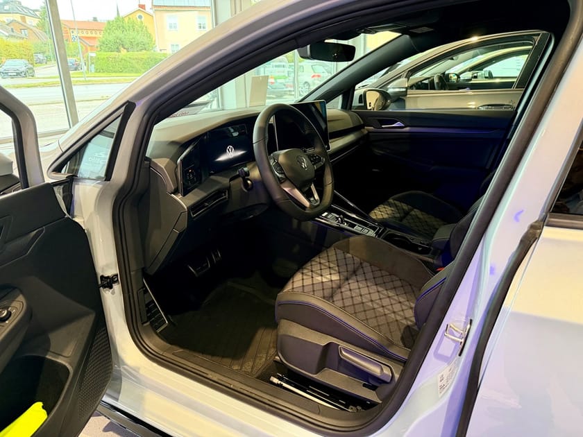 Bild 5 av Volkswagen Golf R-Line 1.5 eTSI (150hk) Aut Värmare Drag