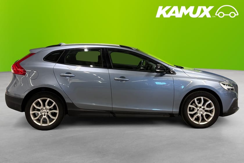 Bild 2 av Volvo V40 Cross Country D2 120hk Summum  Värmare Skinn Kamera H/K BLIS