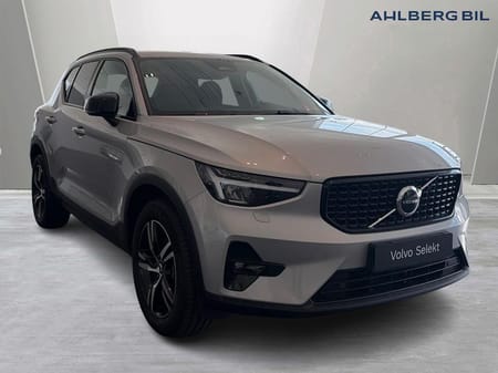 Volvo XC40 B3 FWD Bensin Plus Dark. Backkamera, Navi, Adaptiv farthållare,  Programmerbar bränslevärm,  Rattvärme