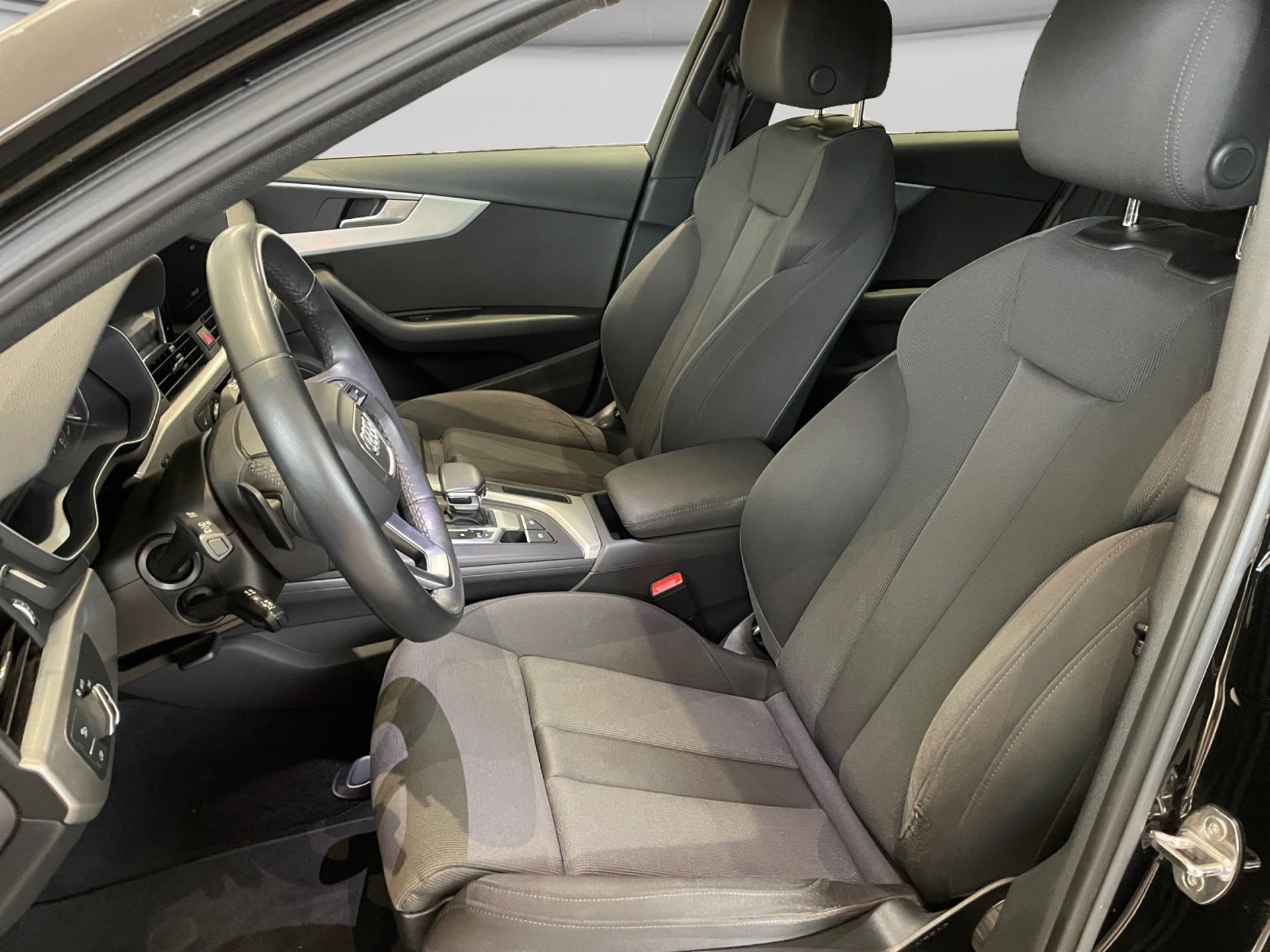 Audi A4 2024, bild 6/10