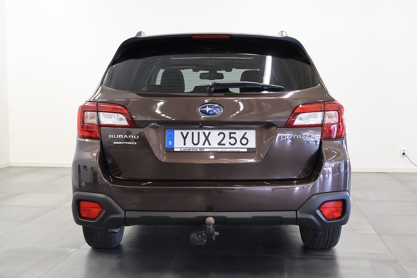 Bild 4 av Subaru Outback 2.5 4WD Summit Taklucka V-Hjul Drag NyServad