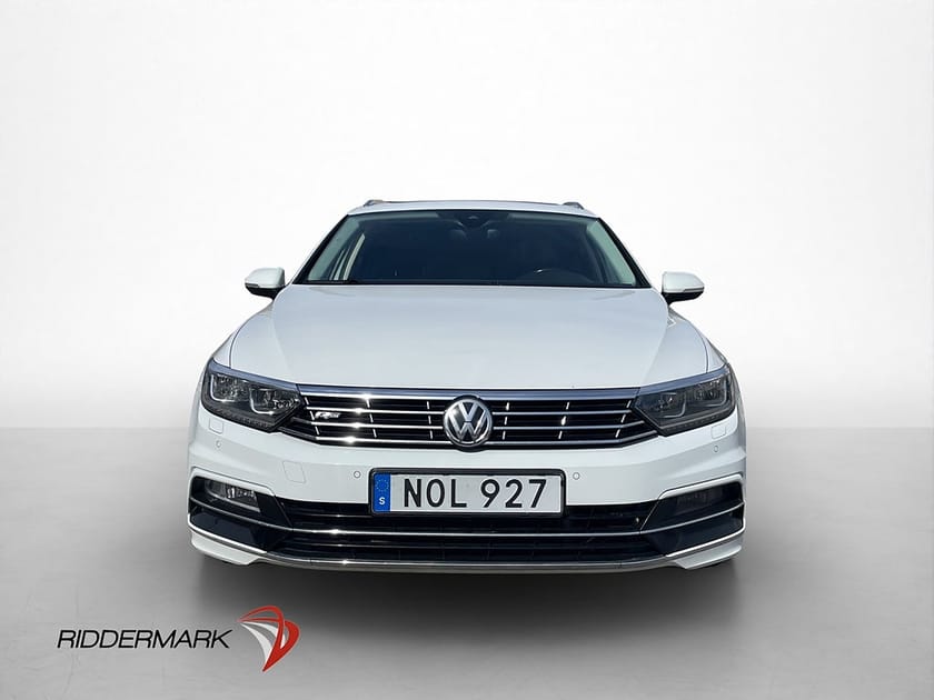 Bild 2 av Volkswagen Passat Sportscombi 4M 190hk R Line Pano Drag Cockpit Värmare