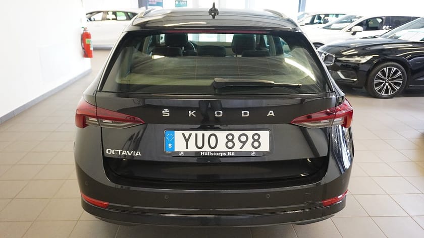 Bild 4 av Škoda Octavia Kombi Skoda 2.0 TDI SCR/STYLE/AUTO/DRAG/B-KAMERA/*3,99%RÄNTA*