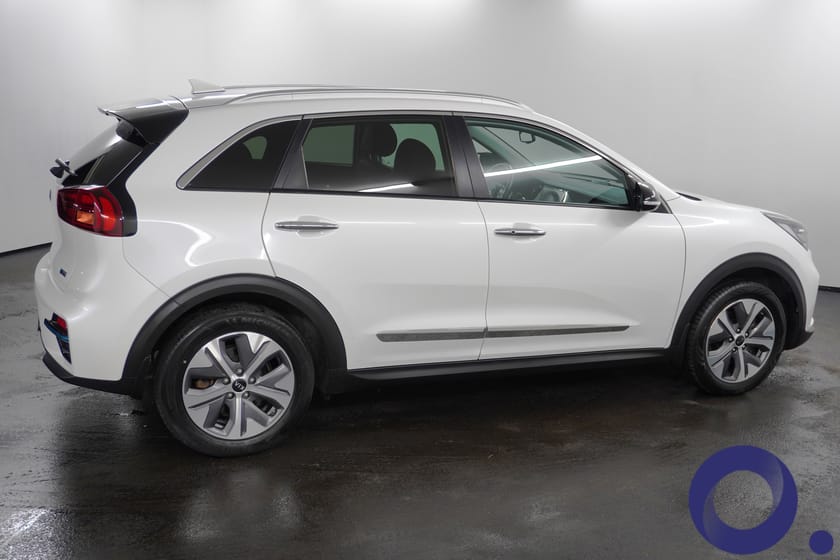 Bilde 2 av Kia e-Niro Exclusive med skinn, 64 kwh, Adaptive cruise