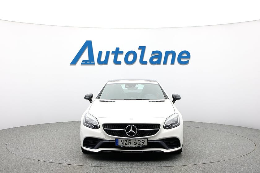 Bild 4 av Mercedes-Benz SLC 200 AMG Glastak, AirScarf, Minnesstolar, Skinn 184hk