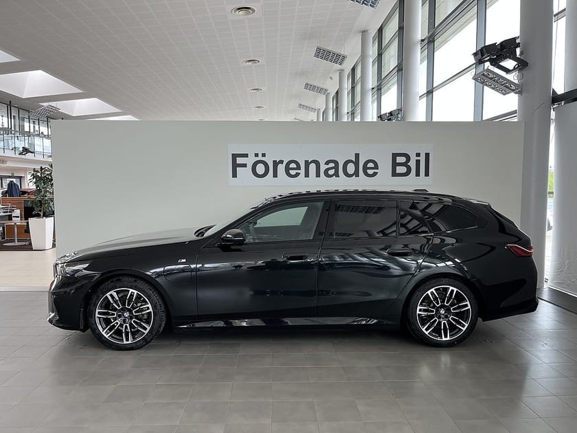 Bild 3 av BMW 530e xDrive Touring M Sport Panorama Drag H/K Rattvärme