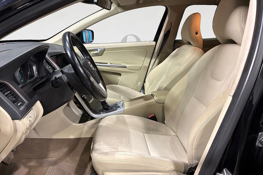 Bild 3 av Volvo XC60 D4 181 HK AUT AWD MOMENTUM D-VÄRM PDC VOC KAMREM BYTT