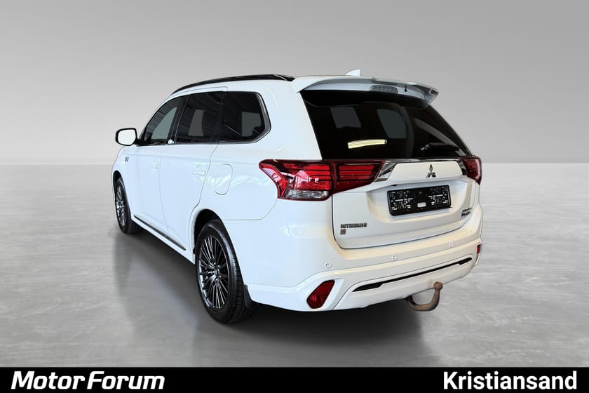 Bilde 3 av Mitsubishi Outlander PHEV S-Edition 2.4 AWD/ H.feste/ Skinn/ Pano/ 360/ Acc/ +++