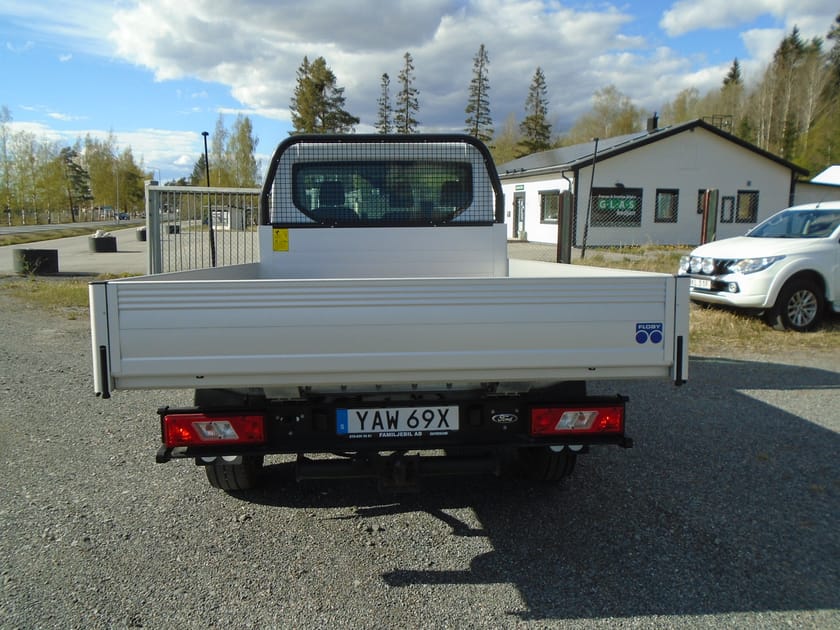 Bild 4 av Ford Transit 350 Chassi Cab 2.0 Tdci Aut  3,2 m Flak  OBS 670mil